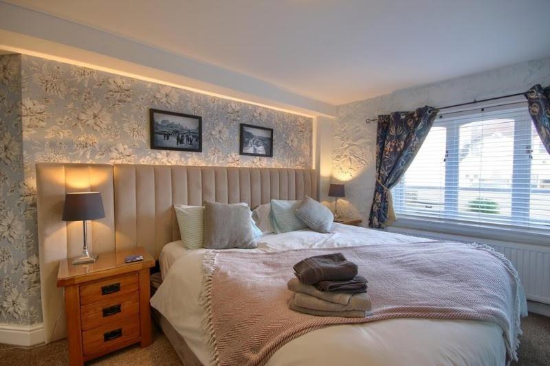 Smugglers Luxury Accommodation 谢林汉姆 外观 照片