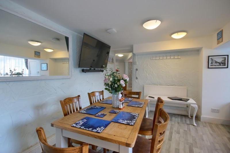 Smugglers Luxury Accommodation 谢林汉姆 外观 照片