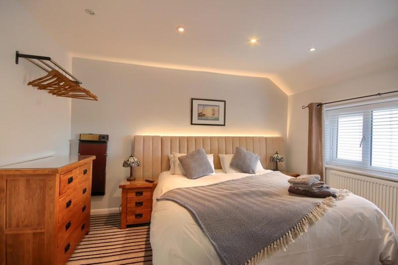 Smugglers Luxury Accommodation 谢林汉姆 外观 照片